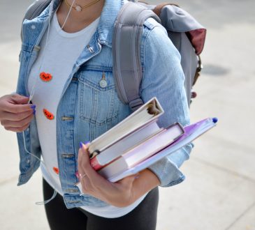 Étudiants étrangers au Canada : 3 ressources pour bien les guider