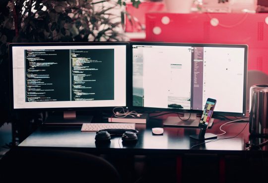 Portrait d’un travailleur en intelligence artificielle : Lorsque la technologie et l’expertise du secteur se rencontrent