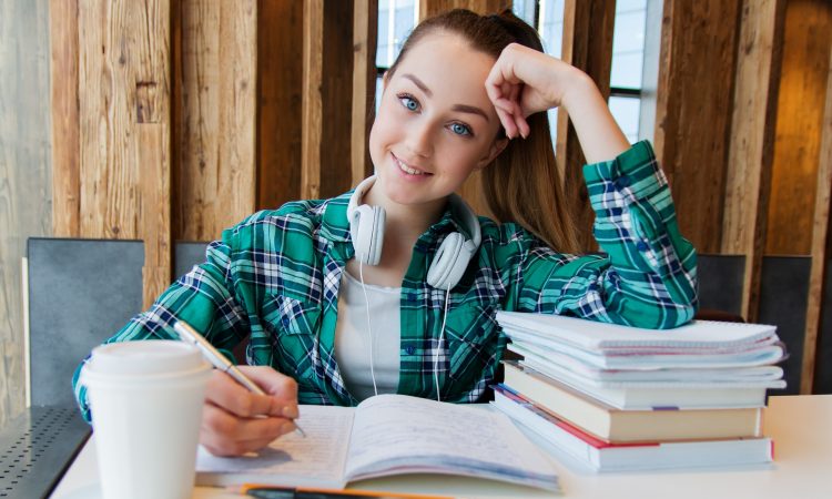 JeunesExplo – Stages d'un jour, l'organisme de référence qui aide des milliers de jeunes à trouver leur voie.