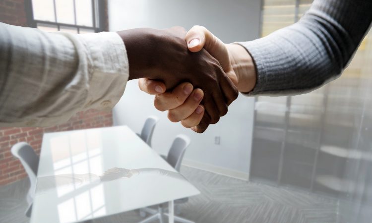 Pour vos clients nouveaux arrivants : vous êtes plus qu'un conseiller en emploi à leurs yeux