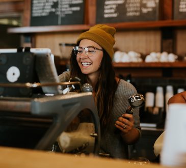 Rendre le premier emploi positif et valorisant pour les ados : une mission pour tous!