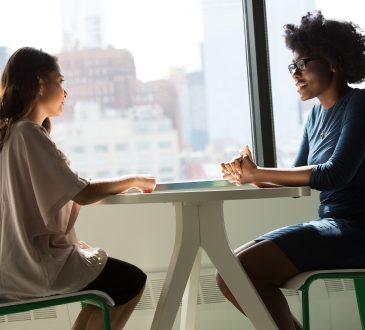 Maîtriser l’art du réseautage lorsqu’on est introverti