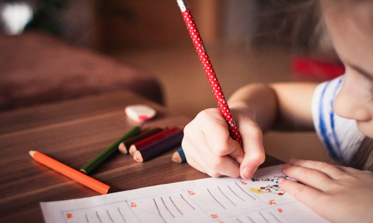 La technologie peut-elle sauver l’éducation préscolaire d’un exode massif de la main-d’œuvre?