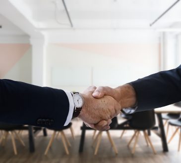 Entrevue pré-embauche : Attention aux candidats séducteurs 