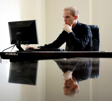 Les polarités de l'entrepreneuriat et des métiers d'accompagnement : naviguer entre le monde des affaires et l'aide à la personne
