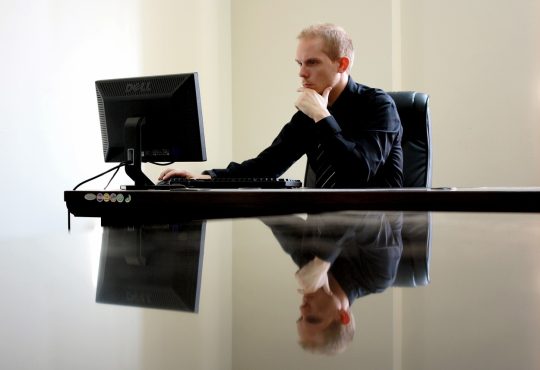 Les polarités de l'entrepreneuriat et des métiers d'accompagnement : naviguer entre le monde des affaires et l'aide à la personne