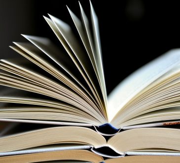 Le monde du travail et l’orientation scolaire et professionnelle sont étroitement liés. Les informations nouvelles et les outils présentés sur ceux-ci peuvent être très enrichissants. Voici donc 5 livres qui ont retenu notre attention et qui pourraient vous intéresser.   